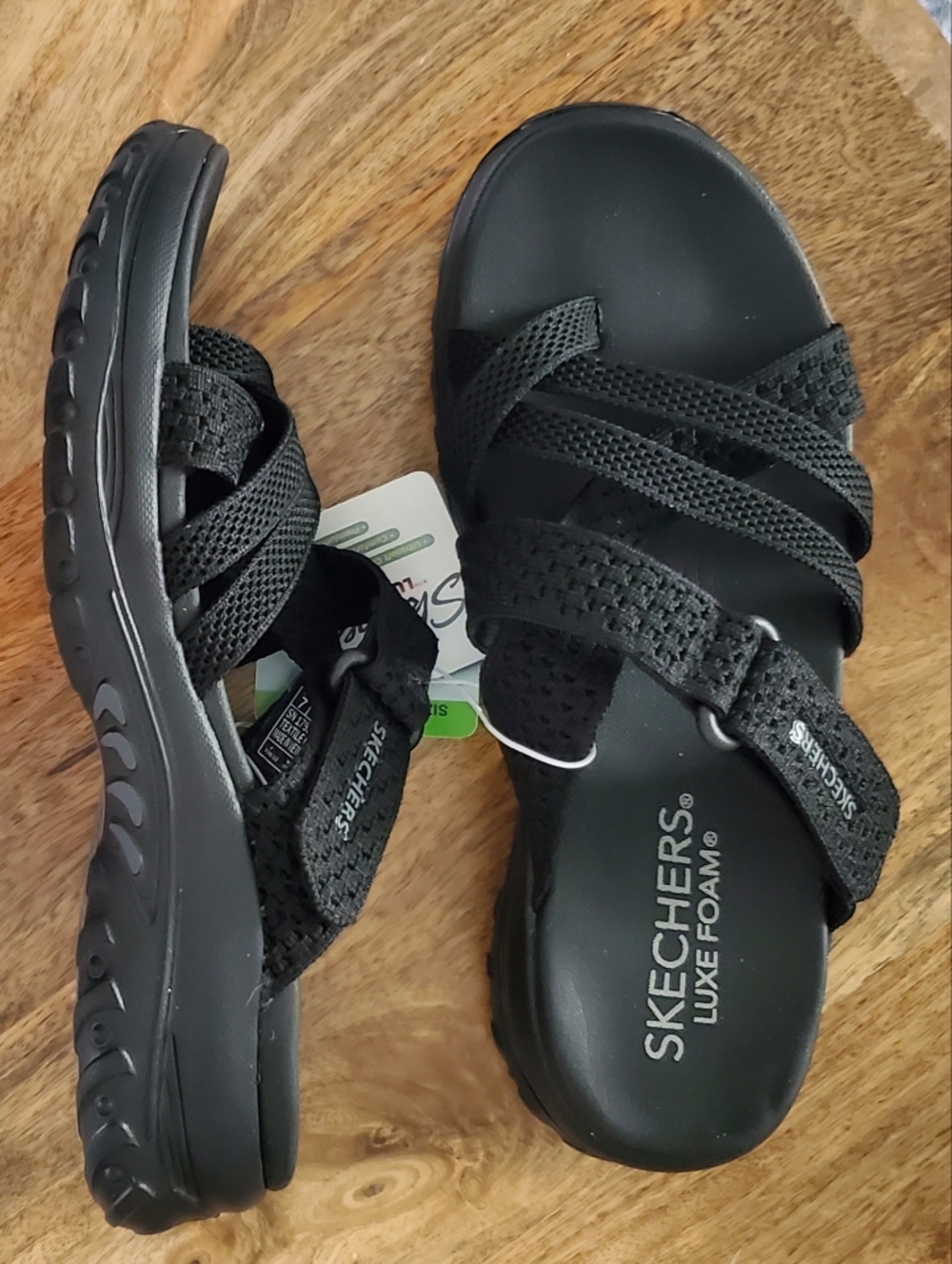 New Women's 7 Skechers Luxe Foam Black Platform Slides Sandals